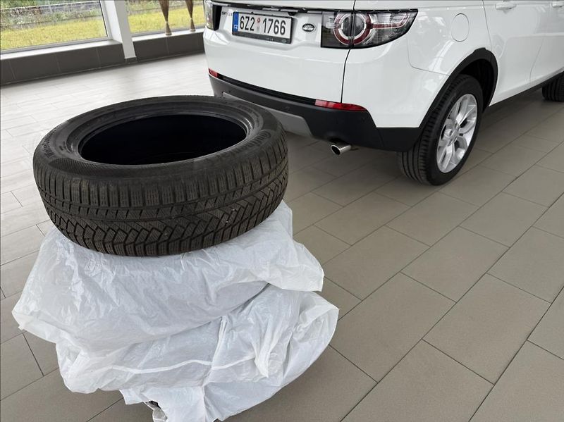 Land Rover Discovery Sport 2,0 TD4 AWD, tažné, kamera, ČR - fotka 31 z 32