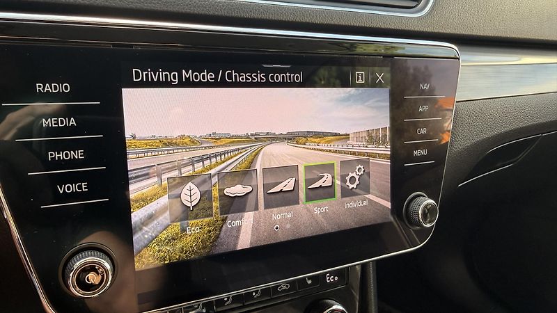 Škoda Superb (2020) 1.4 IV,PHEV ,DOJEZD 38KM,LED - fotka 48 z 49