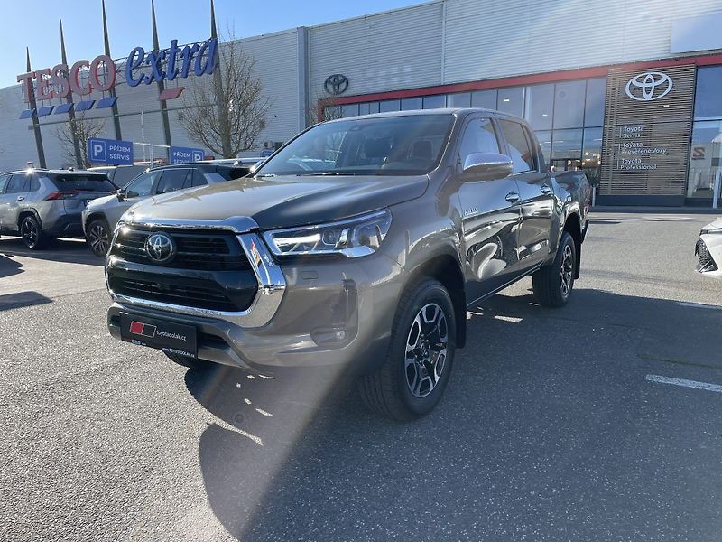 Toyota Hilux 2.8D Executive - fotka 8 z 28