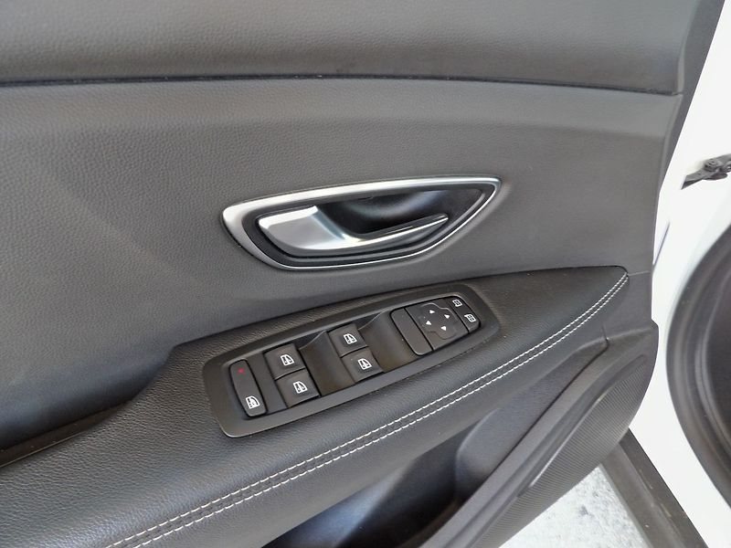 Renault Grand Scénic 1.7dCi Navi 7 míst Tažné - fotka 16 z 31