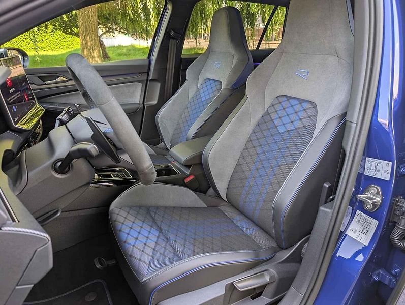 Auto má rádo klikaté silničky.