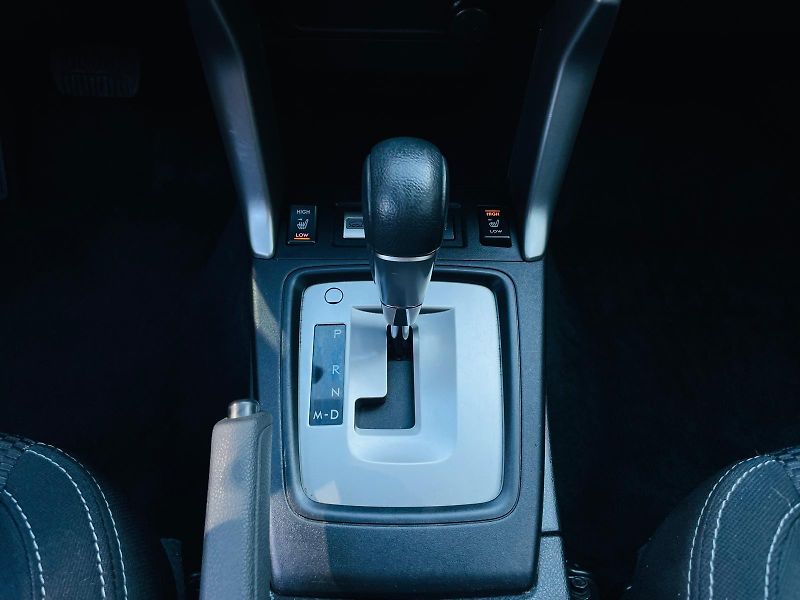 Subaru Forester 2.0i 4x4 AUT TAŽNÉ SERVISKA - fotka 37 z 43