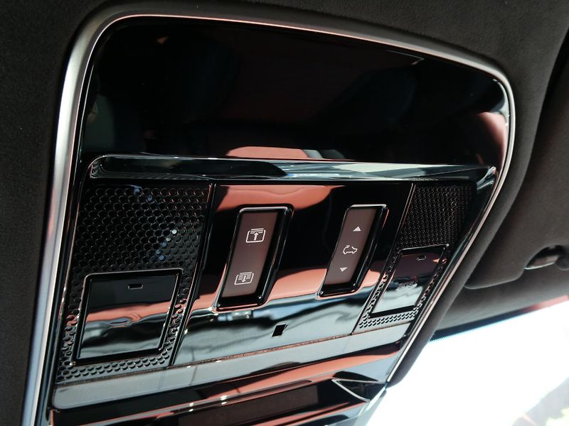 Land Rover Range Rover Sport (2026) SV P635 - fotka 35 z 43