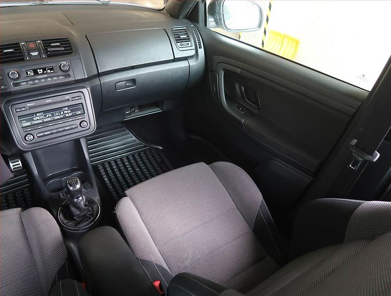 Škoda Fabia (2013) Monte Carlo 1.6 TDI, Tempomat - fotka 8 z 16