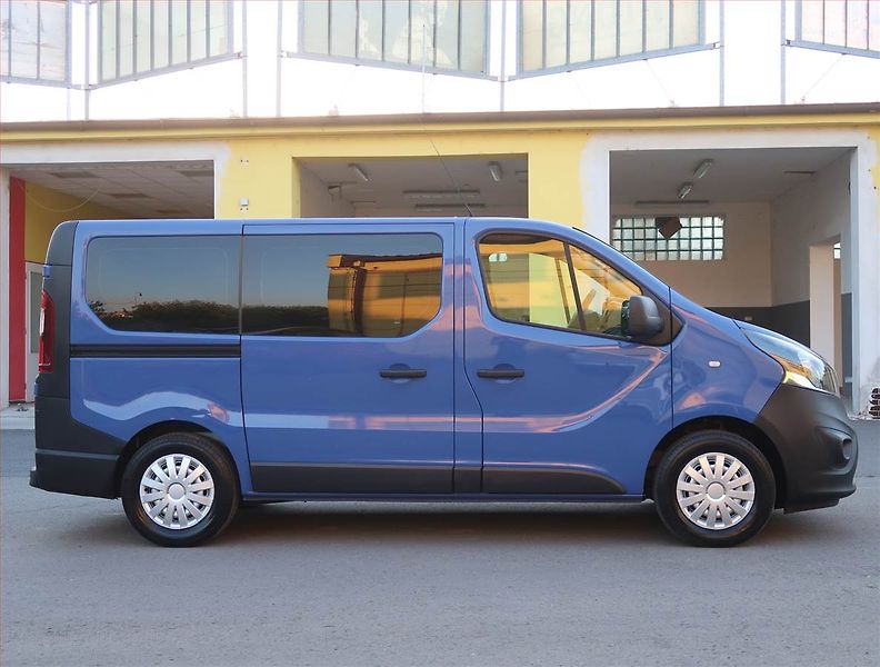 Opel Vivaro (2017) 1.6 BiCDTI, Bus, 9Míst - fotka 6 z 20