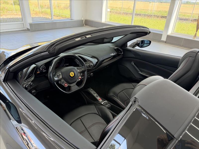 Ferrari 488 3,9 SPIDER - fotka 11 z 15