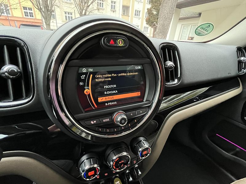 Mini Countryman (2019) COOPER SE ALL4 - fotka 27 z 37