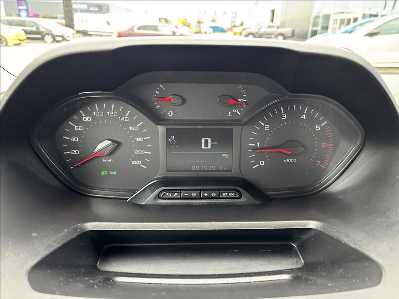 Peugeot Partner 1,2 Puretech 81kW Active L1 - fotka 25 z 35
