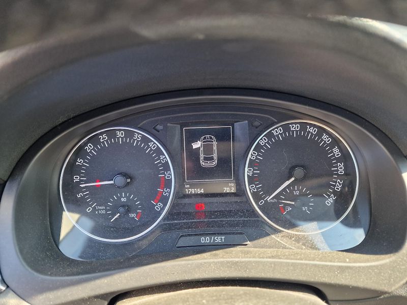 Škoda Rapid 1,6TDI 85KW STYLE PLUS  - fotka 16 z 20