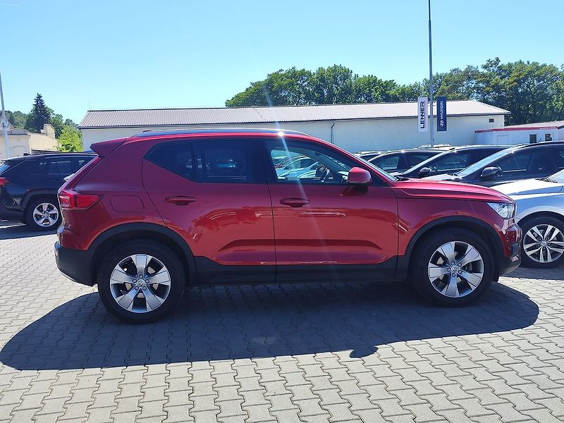 Volvo XC40 D3 2.0D Momentum Pro AT - fotka 4 z 38