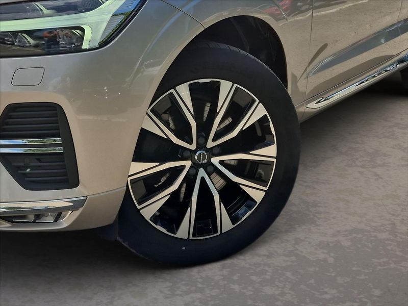 Volvo XC60 2,0 B4 AWD diesel Plus Bright - fotka 6 z 19