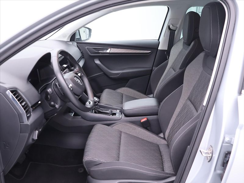 Škoda Karoq 1,5 TSI 110kW DSG CZ Style DPH - fotka 11 z 36