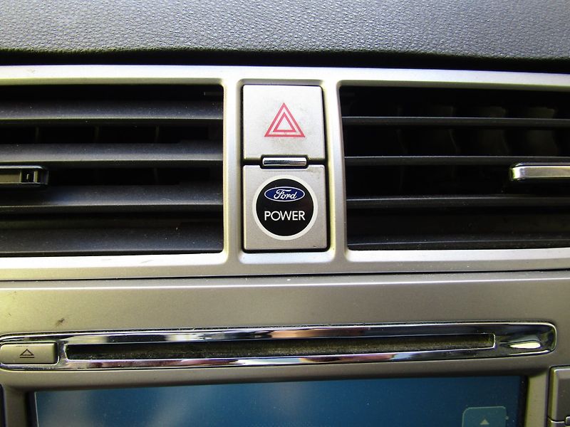 Ford Kuga (2009) 2.0 TDCi 100kW - fotka 31 z 36
