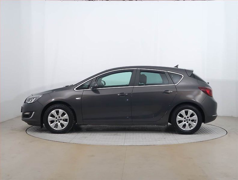 Opel Astra (2014) 1.4 T, Navi, Xenony, Tempomat - fotka 3 z 20
