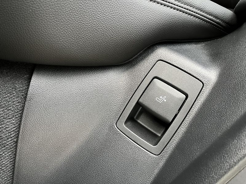 BMW X4 (2024) 3,0xD ///M 210Kw,TZ,webas,ACC - fotka 18 z 58