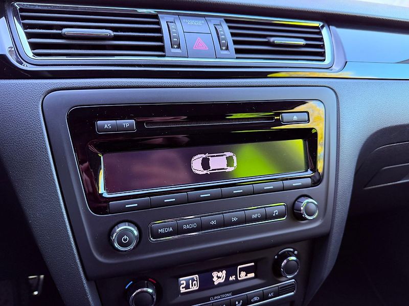 Škoda Octavia 2.0 TDi Elegance, Navi - fotka 19 z 27