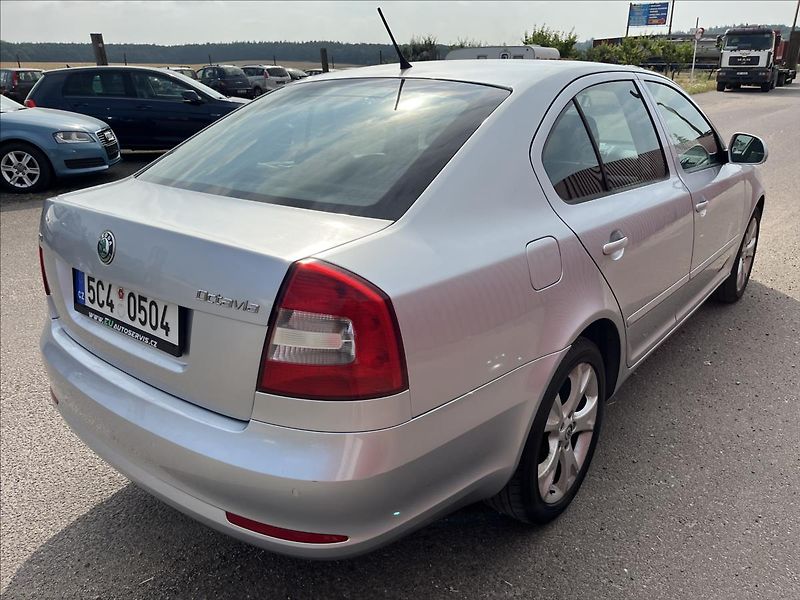 Škoda Octavia 1,6 TDi KLIMA ROZVODY SERVIS - fotka 6 z 34