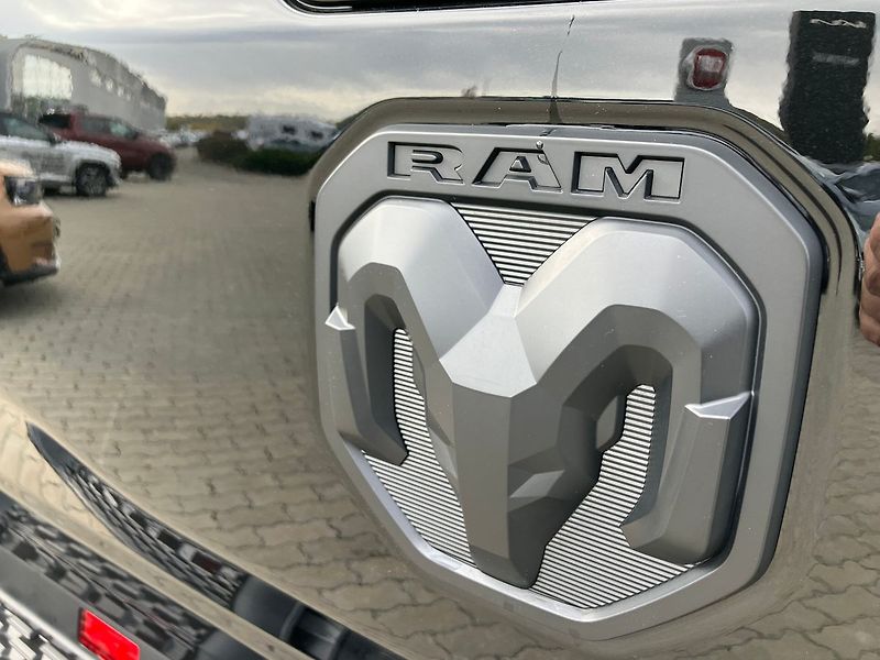 Dodge RAM (2025) 3.0 I6 548k LIMITED NIGHT RAMB - fotka 69 z 81