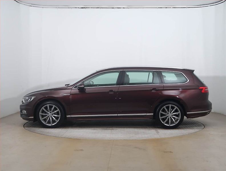 Volkswagen Passat (2018) R-Line 2.0 TDI, 4X4, Automat - fotka 3 z 21