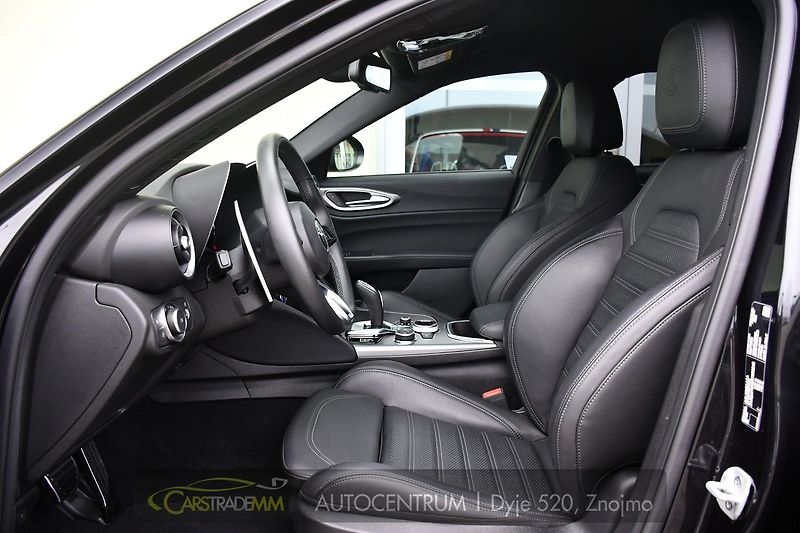 Alfa Romeo Giulia 2.0T 16V 206kW VELOCE AT8 Q4 - fotka 10 z 53