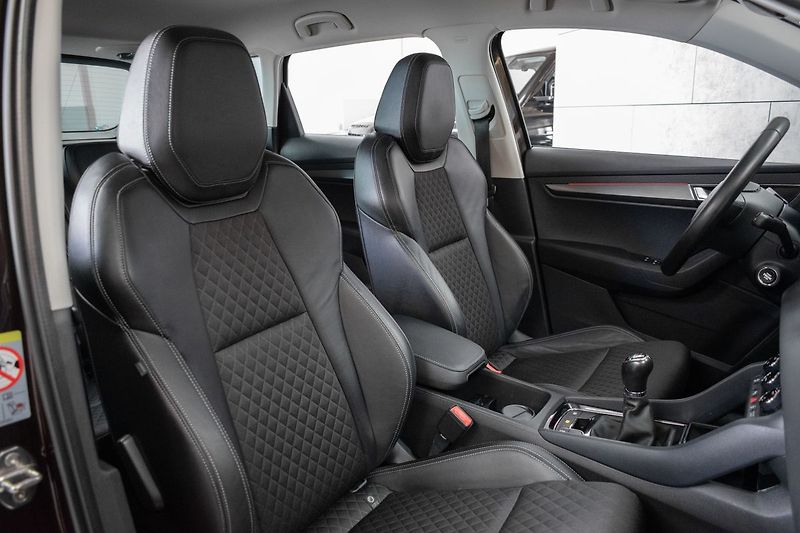 Škoda Karoq 1.6 TDI 85kW KAMERA*KESSY*ACC* - fotka 11 z 42