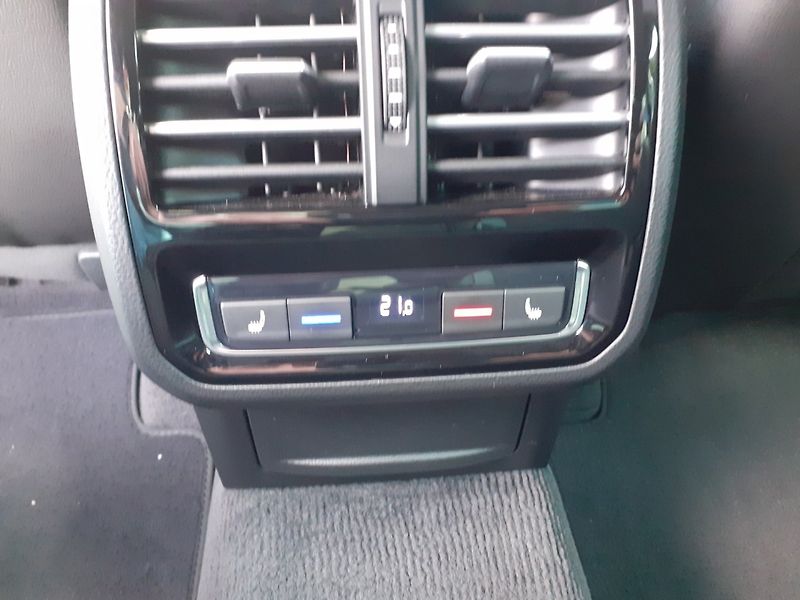Volkswagen Passat (2018) 2.0 BiTDi 4x4 - fotka 29 z 48