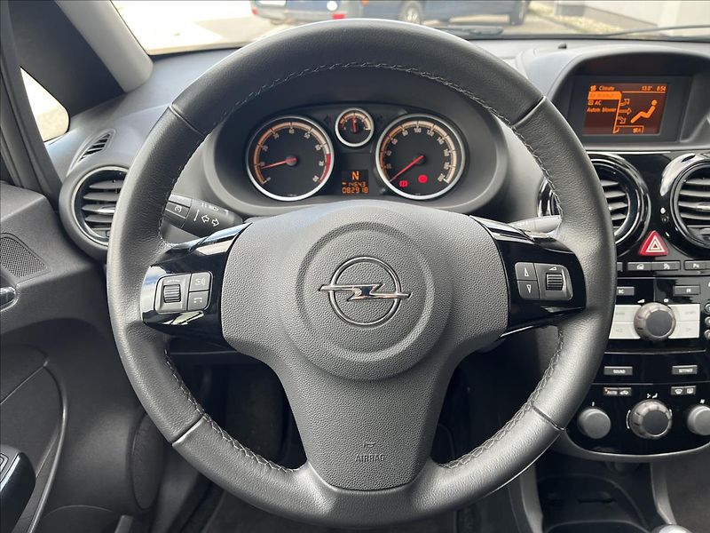 Opel Corsa 1,2 16V  Edition 111 AT - fotka 11 z 30
