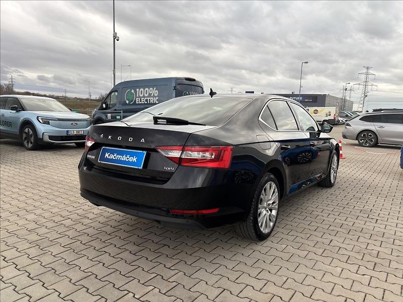 Škoda Superb 2,0 TDI 147kW Style 4x4 DSG - fotka 5 z 37