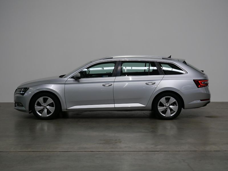 Škoda Superb - fotka 3 z 28