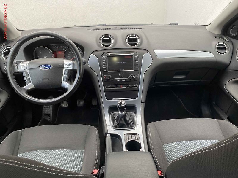 Ford Mondeo (2010) 2.0TDCi, AC, tempo, park - fotka 8 z 16