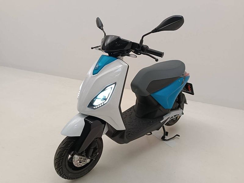 Piaggio 1 Active (2024) Artic mix (sleva 14.000.-) - fotka 4 z 12