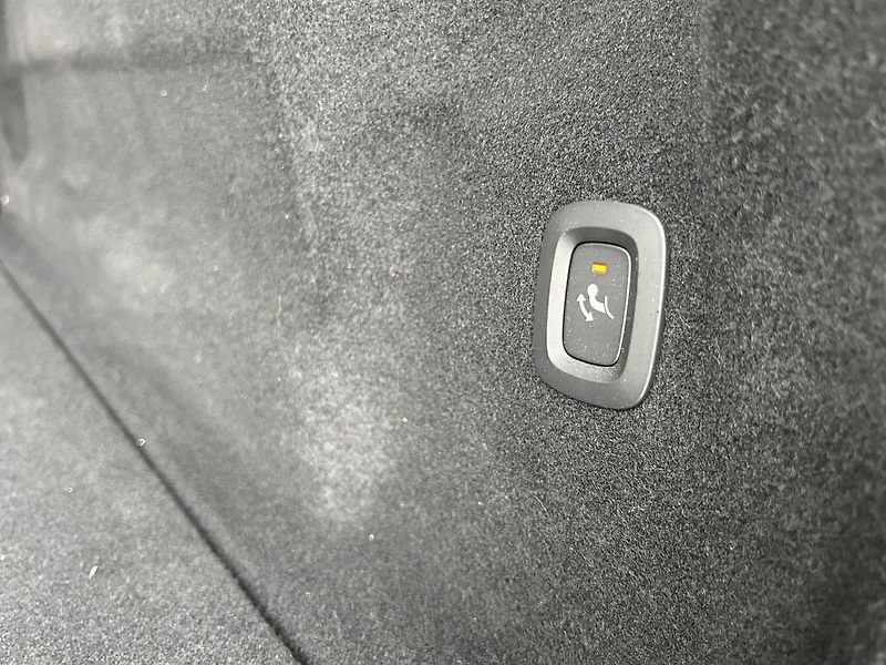 Volvo XC60 2.0  B4 4x4 PLUS  Black - fotka 15 z 30