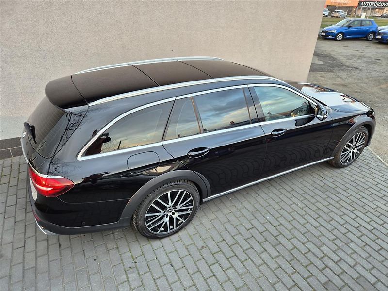 Mercedes-Benz Třídy E 3,0 400d All-Terrain 4MATIC - fotka 7 z 35