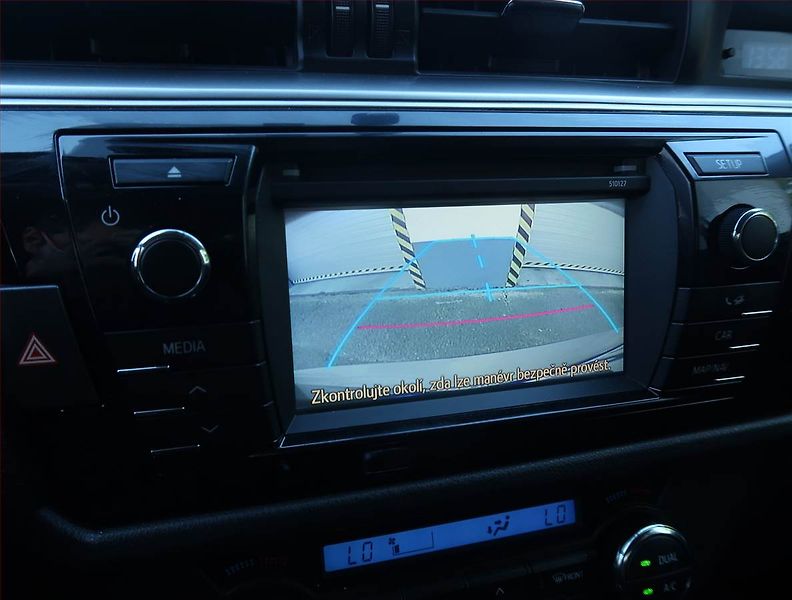 Toyota Corolla (2016) 1.6 Valvematic, Automat - fotka 20 z 22