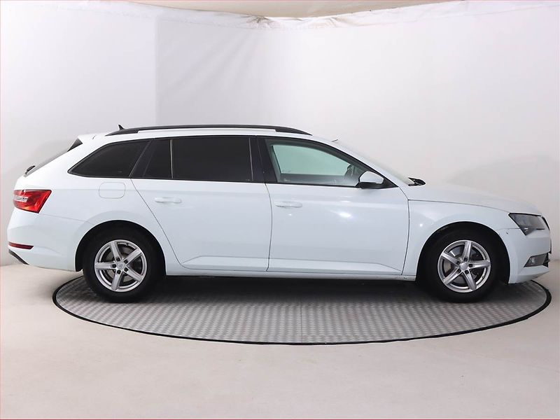 Škoda Superb (2017) Ambition 1.6 TDI, Automat - fotka 6 z 19