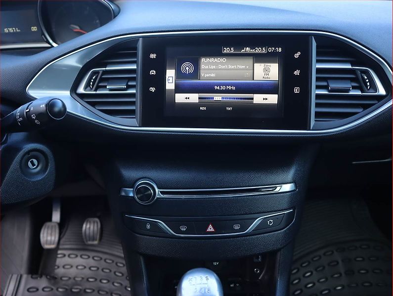 Peugeot 308 (2016) Style 1.6 BlueHDi, Serv.kniha - fotka 12 z 20