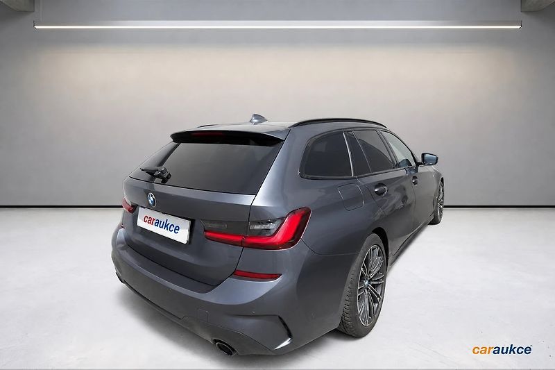 BMW Řada 3 320d xDrive AT Touring - fotka 6 z 83
