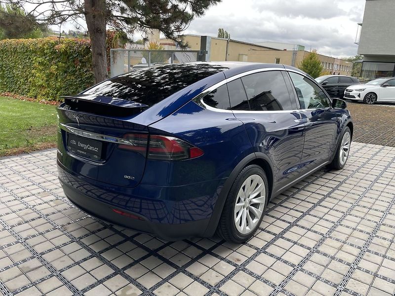 Tesla Model X 90D AWD, 7míst, tažné zařízení - fotka 41 z 43