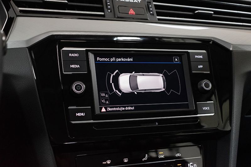 Volkswagen Passat TDI 110kW BUSINESS*2xPNEU*ČR 1 - fotka 23 z 39