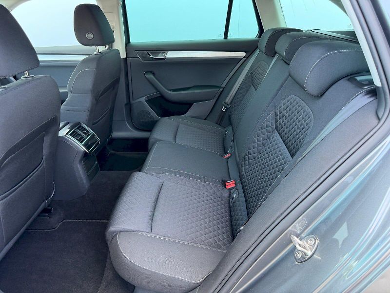 Škoda Superb (2023) 2.0 TDI 110kW DSG Business - fotka 24 z 35