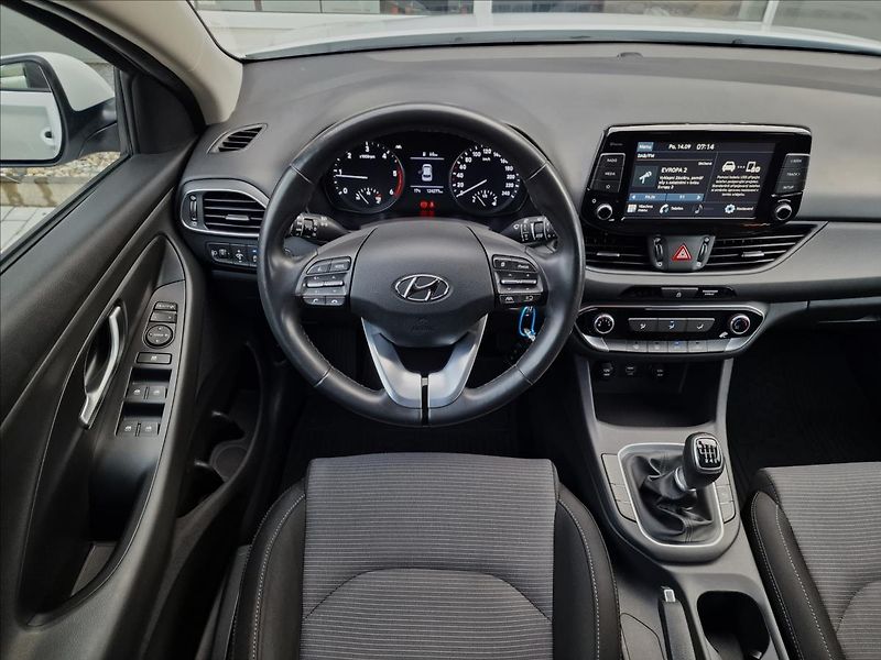Hyundai i30 1.6 CRDi Comfort,ČR,1.Majitel - fotka 12 z 49