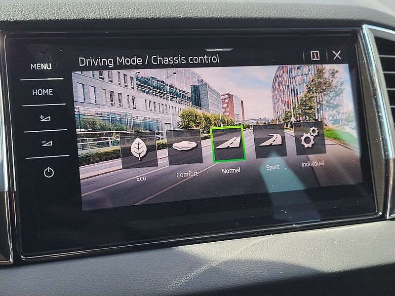 Škoda Karoq Dynamic 1,5TSI 110kW - fotka 24 z 30