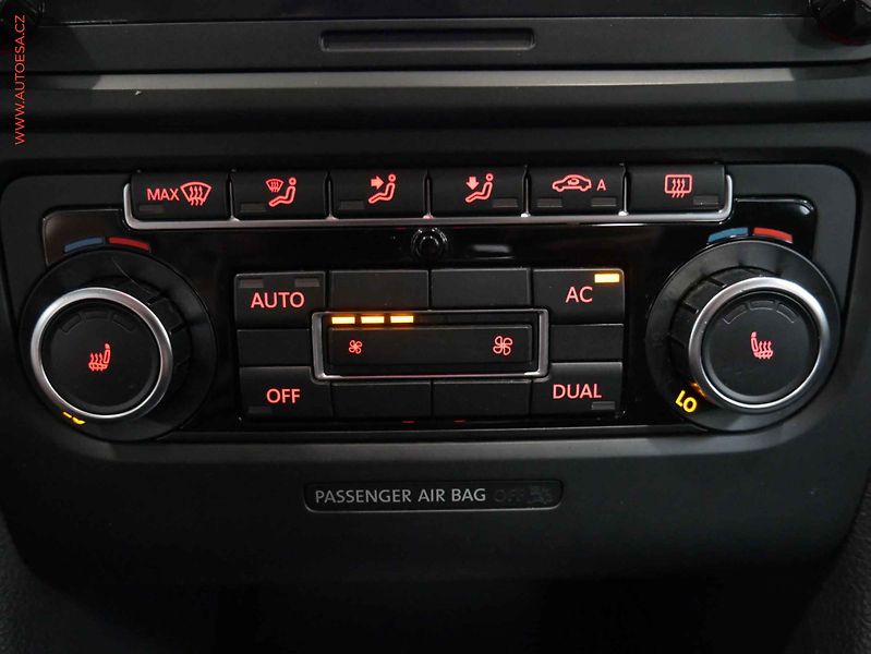 Volkswagen Golf (2009) 1.4TSi, AC, park.čidla - fotka 16 z 20