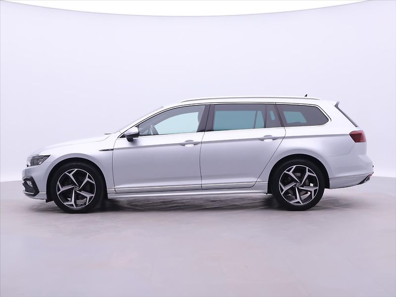 Volkswagen Passat 2.0 TDI DSG R-LINE Matrix - fotka 4 z 32