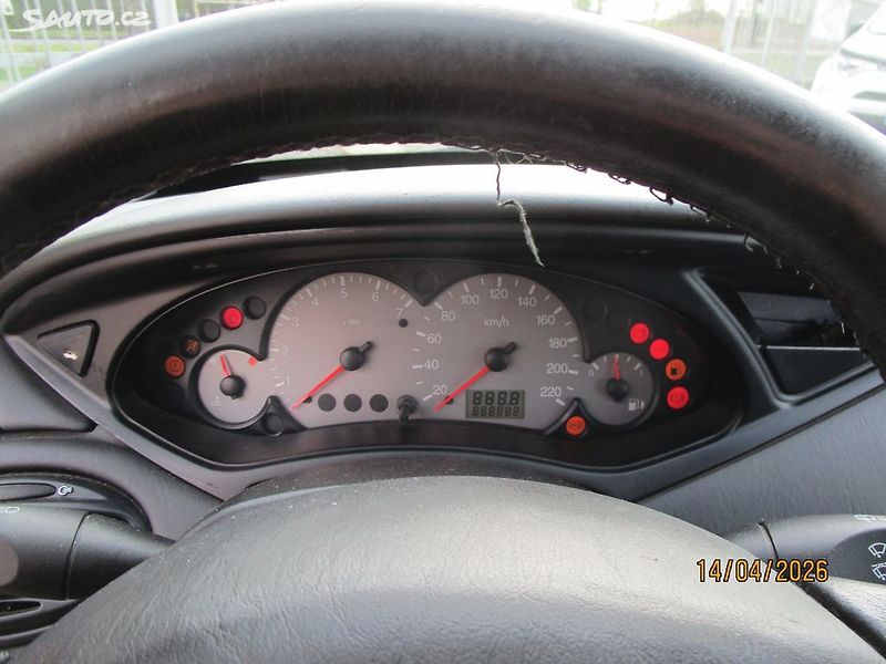Ford Focus 1,8TDDI-66KW-NOVÝ OLEJ+BATERIE - fotka 12 z 17
