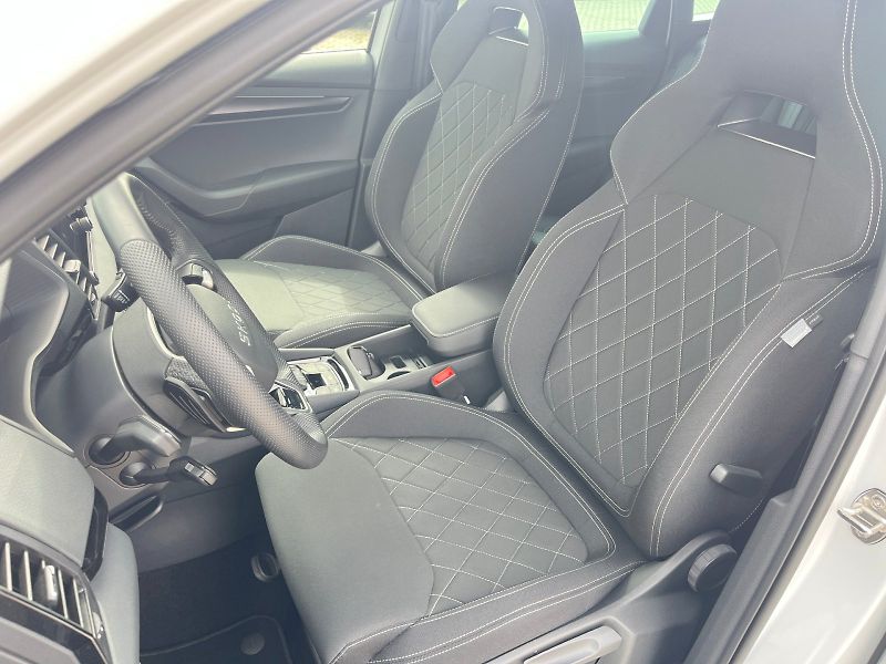 Škoda Karoq (2024) Sportline 1,5TSI 110kW DSG 7st - fotka 14 z 33