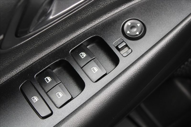 Hyundai i20 1,2 i  NOVÉ V ČR,SMART - fotka 21 z 30