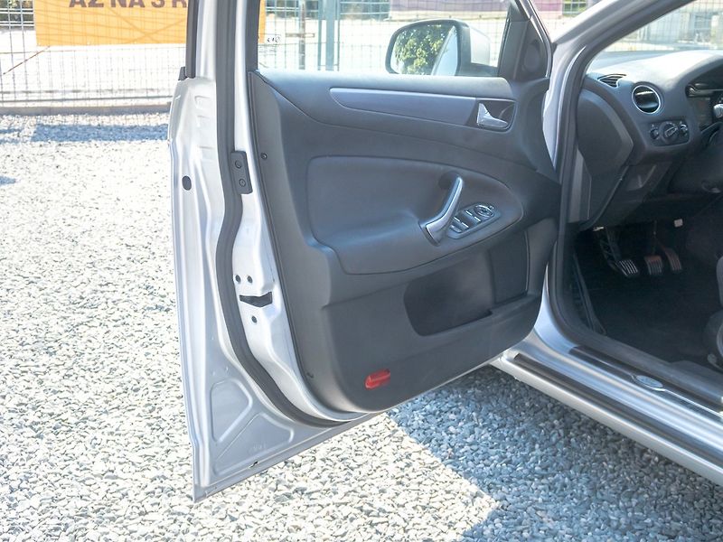 Ford Mondeo (2014) 2.0D 103KW – NAVIGACE - fotka 11 z 48