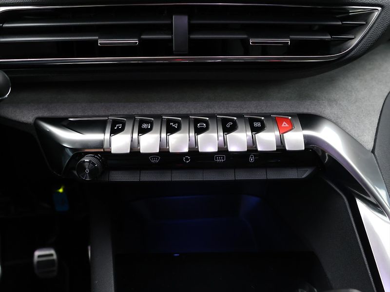 Peugeot 5008 1,2 PureTech 96kW GT 7-Míst - fotka 23 z 31
