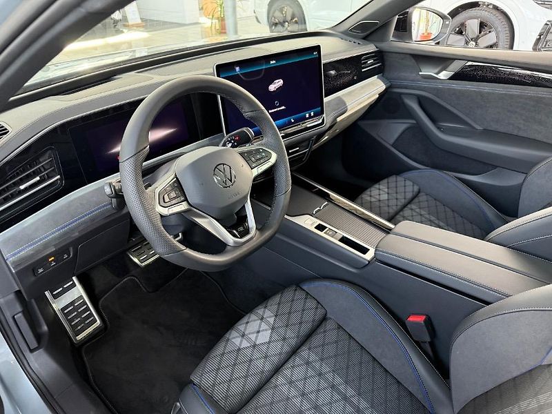 Volkswagen Passat (2024) R-line - fotka 11 z 22